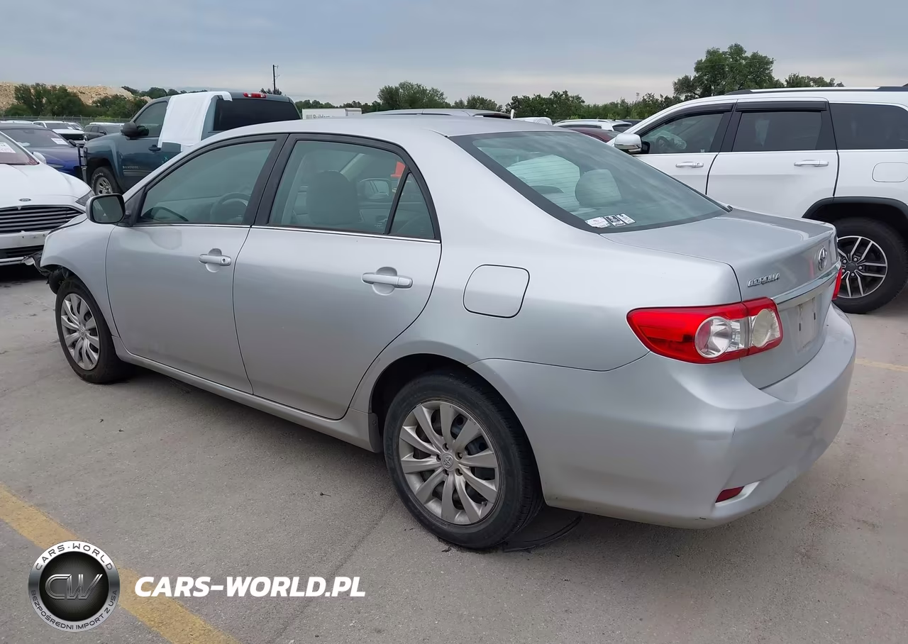 2013 Toyota Corolla Le VIN:5YFBU4EE9DP204428 - 3