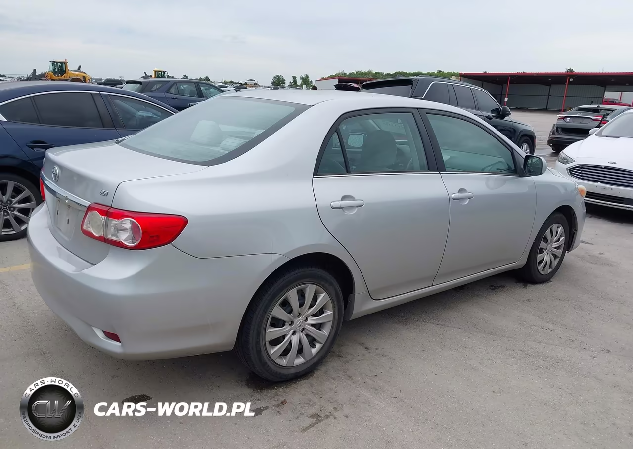 2013 Toyota Corolla Le VIN:5YFBU4EE9DP204428 - 4
