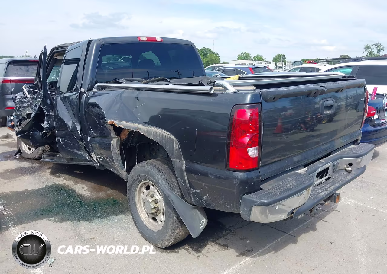 2004 Chevrolet Silverado 2500Hd Ls VIN:1GCHK29104E192873 - 3