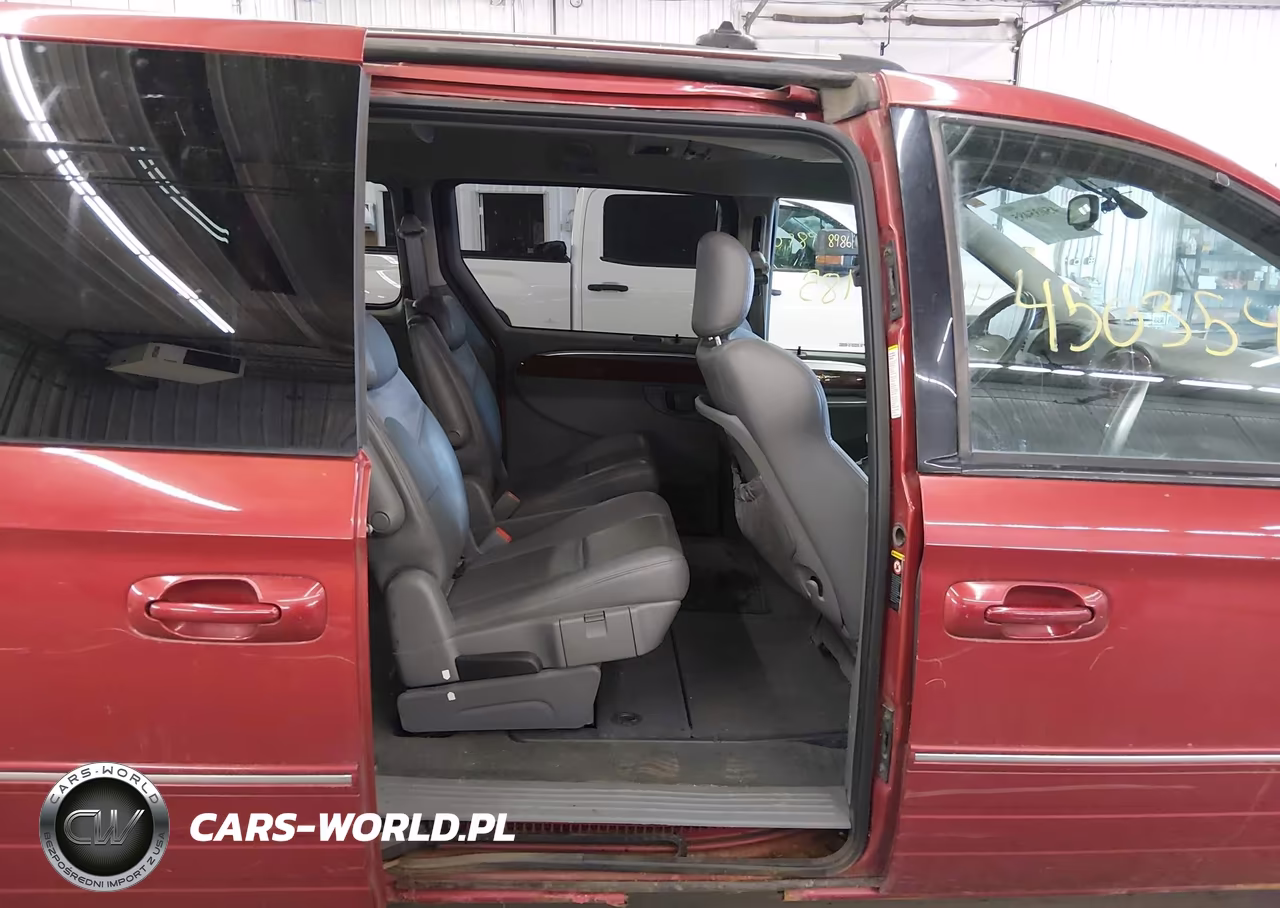 2005 Chrysler Town & Country Limited VIN:2C8GP64L85R196654 - 8