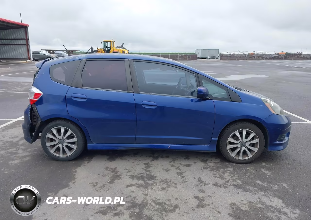 2013 Honda Fit Sport VIN:JHMGE8H51DC016998 - 13