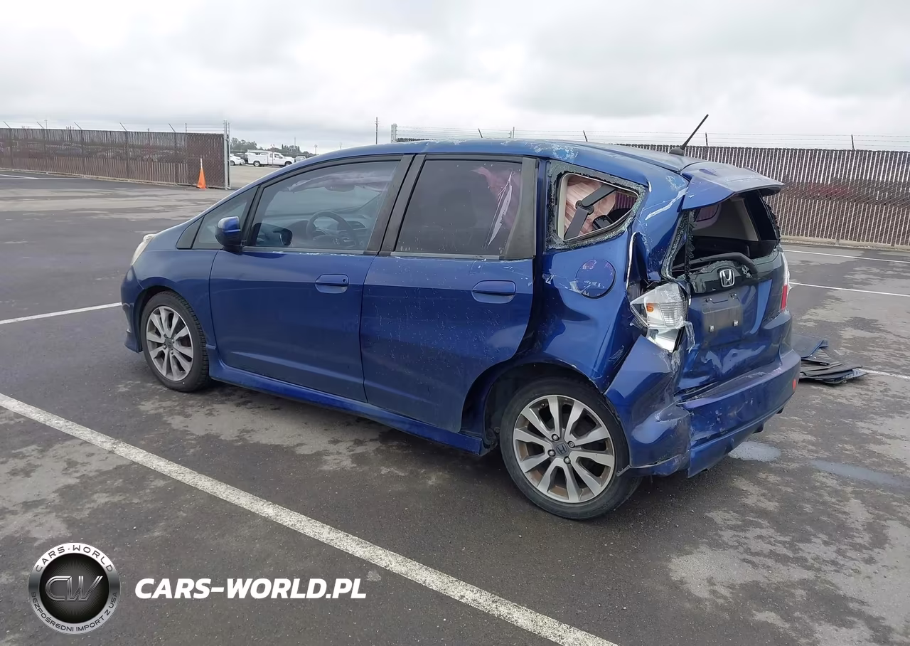 2013 Honda Fit Sport VIN:JHMGE8H51DC016998 - 3