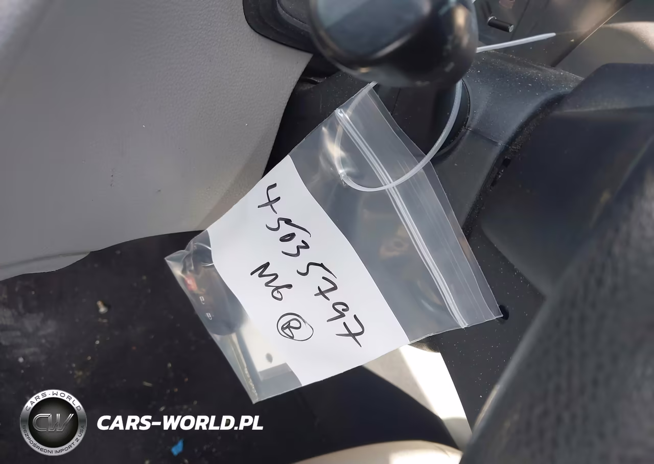2022 Toyota Corolla Cross L VIN:7MUAAABG3NV012381 - 18