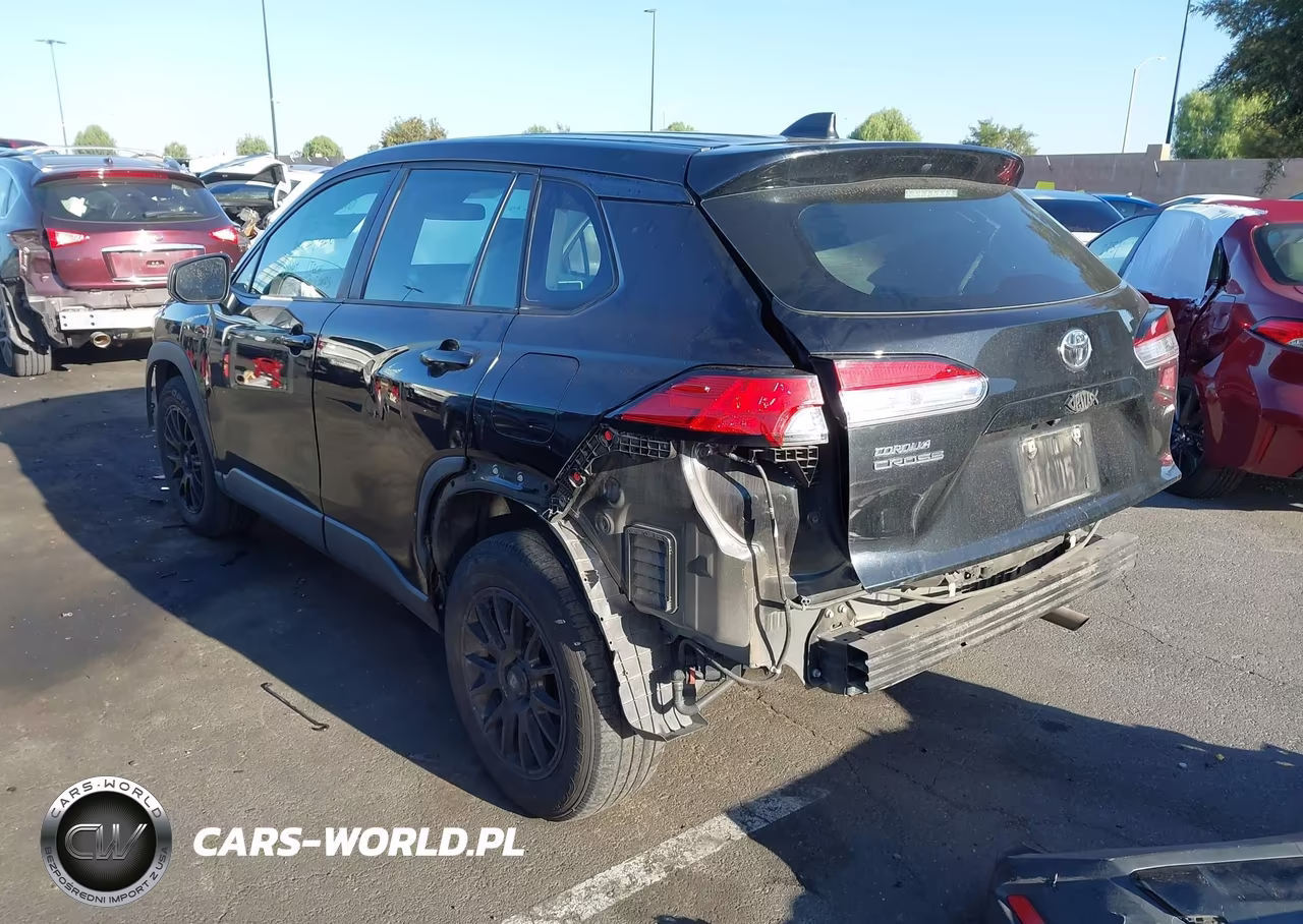 2022 Toyota Corolla Cross L VIN:7MUAAABG3NV012381 - 3