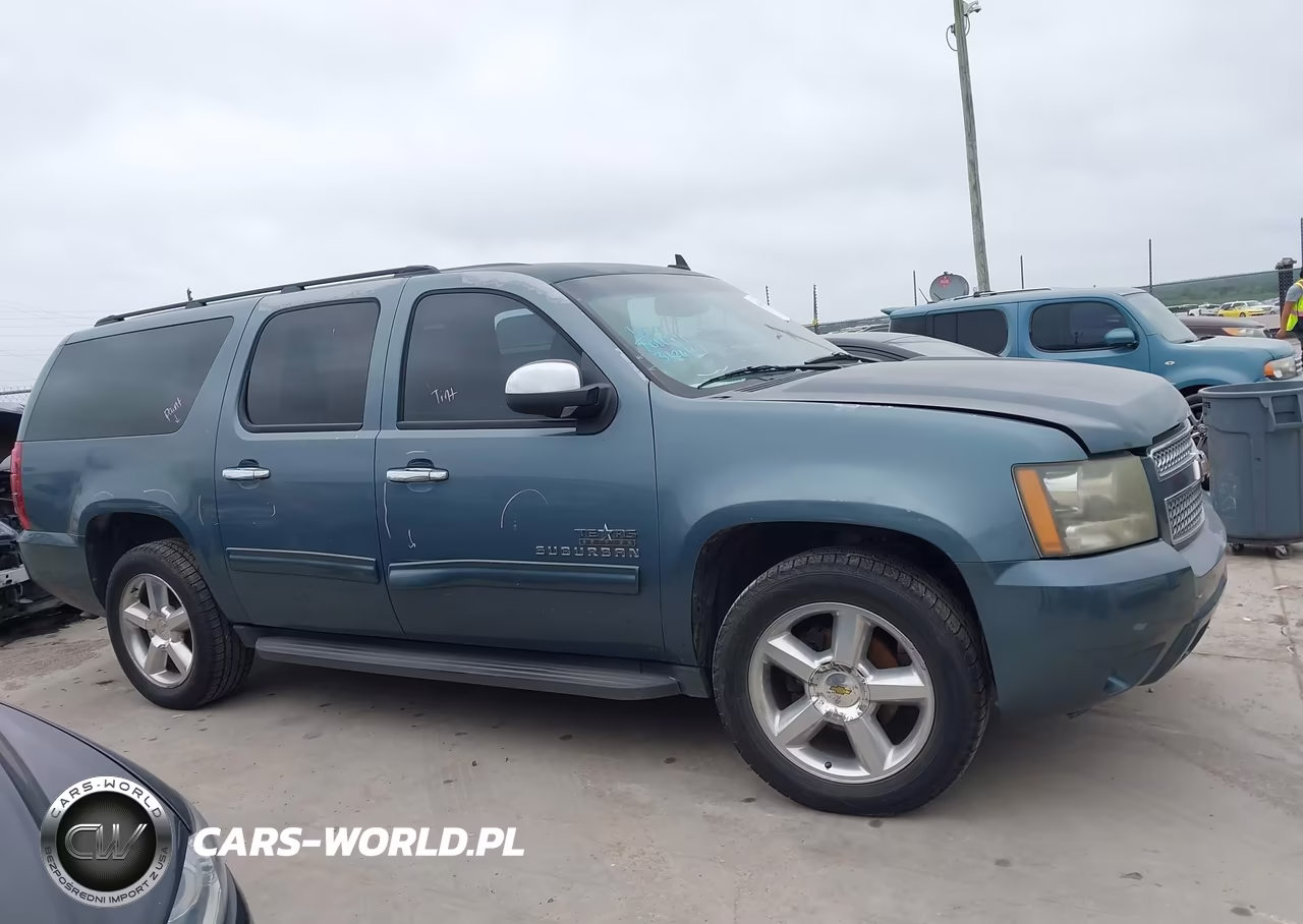 2010 Chevrolet Suburban 1500 Ls VIN:1GNUCHE04AR156210 - 13