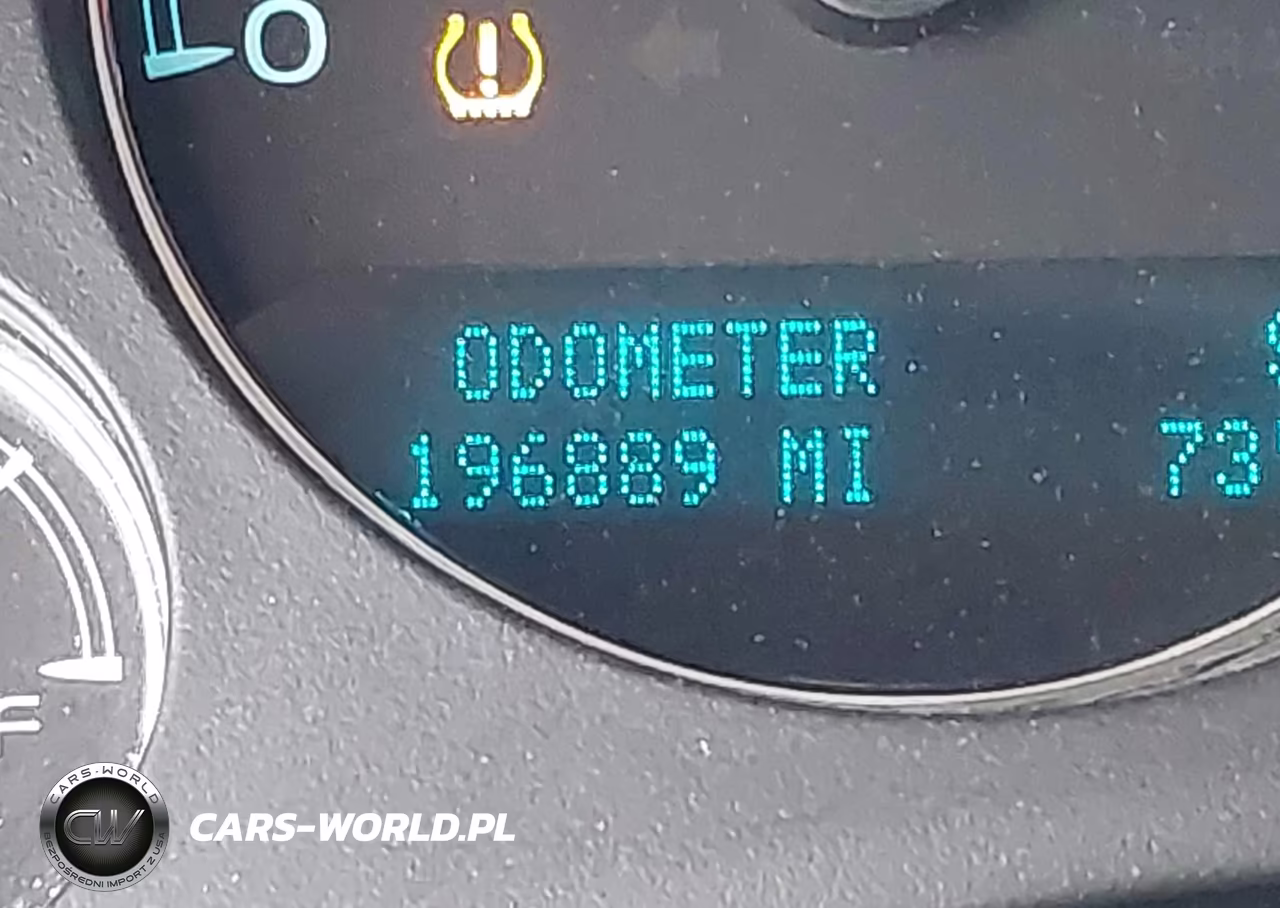 2010 Chevrolet Suburban 1500 Ls VIN:1GNUCHE04AR156210 - 15