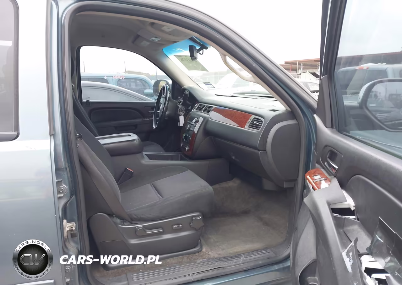 2010 Chevrolet Suburban 1500 Ls VIN:1GNUCHE04AR156210 - 5
