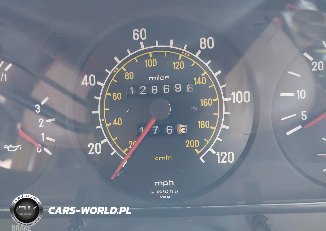 1984 Mercedes-Benz 300 Dt VIN:WDBAB33A2EA182143 - 7