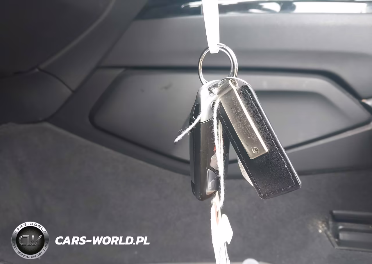 2018 Audi Q7 3.0T Premium VIN:WA1LAAF71JD029063 - 11
