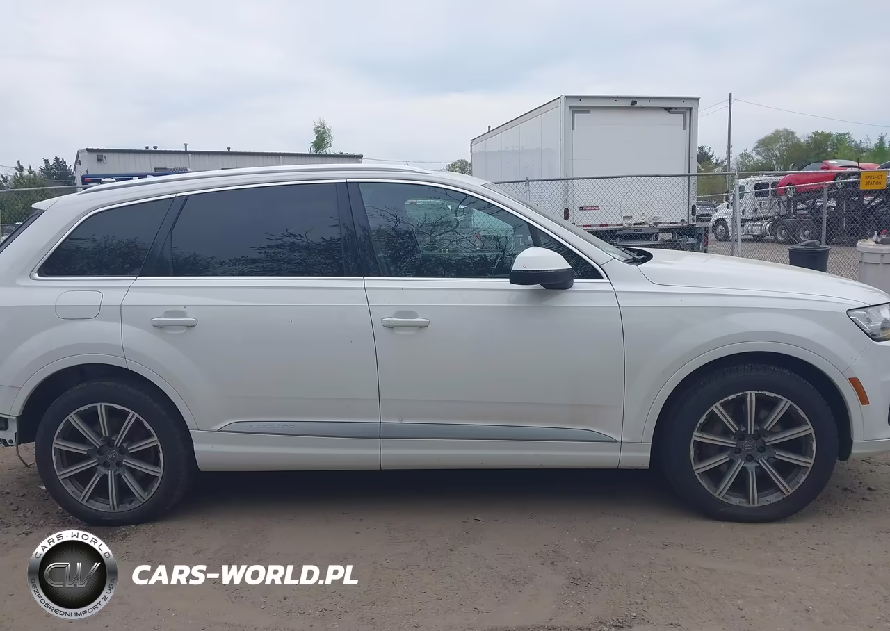 2018 Audi Q7 3.0T Premium VIN:WA1LAAF71JD029063 - 13