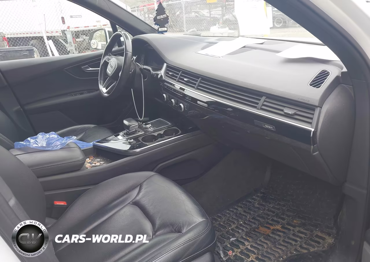 2018 Audi Q7 3.0T Premium VIN:WA1LAAF71JD029063 - 5