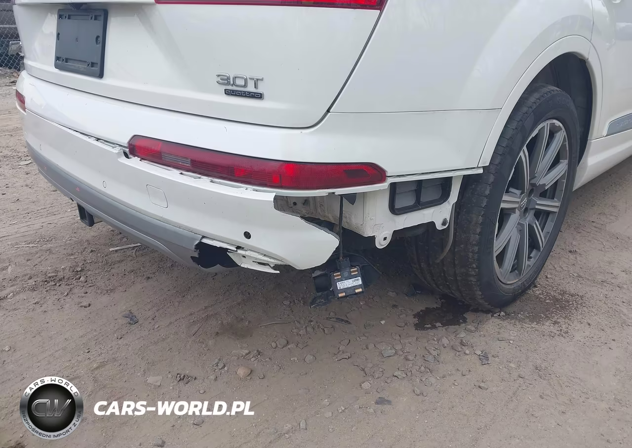 2018 Audi Q7 3.0T Premium VIN:WA1LAAF71JD029063 - 6