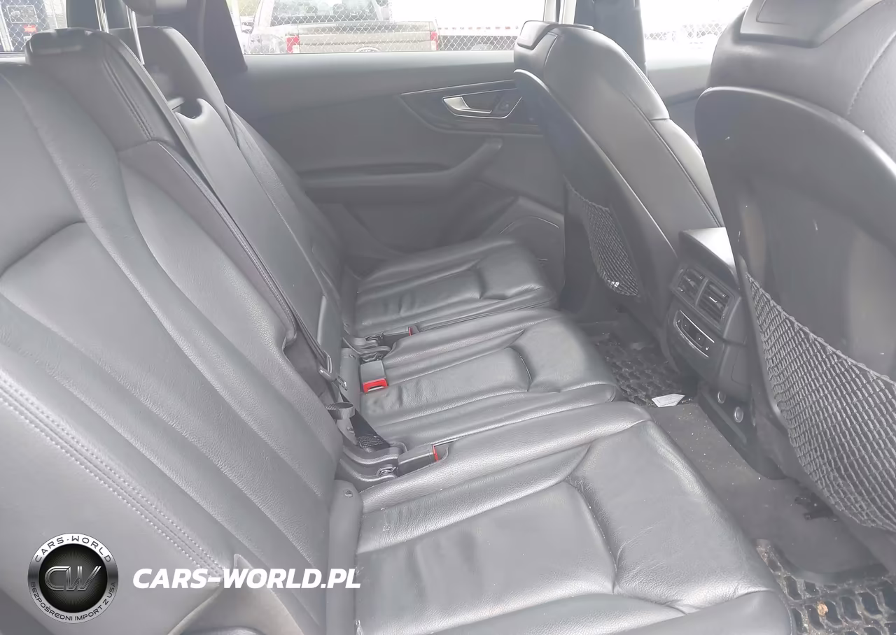 2018 Audi Q7 3.0T Premium VIN:WA1LAAF71JD029063 - 8