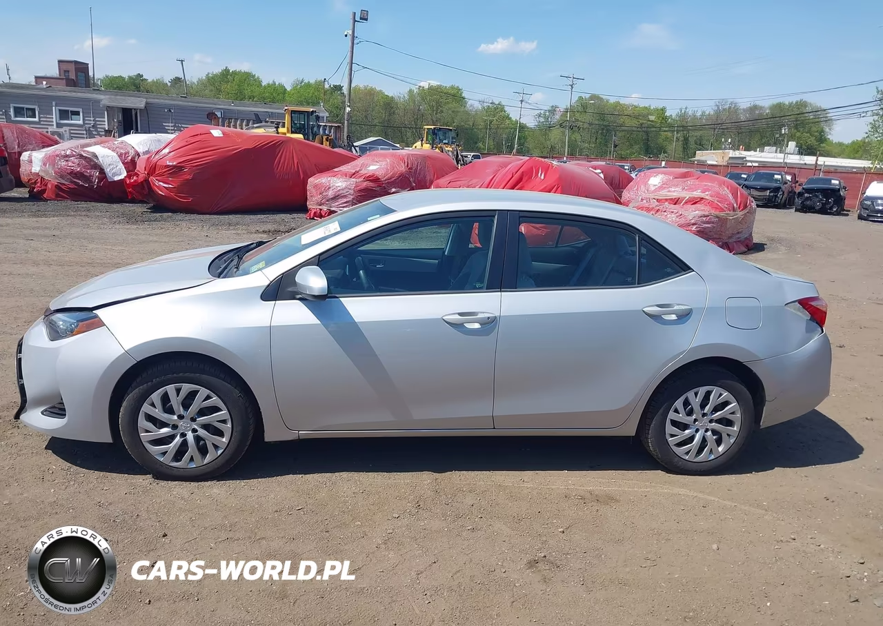 2019 Toyota Corolla Le VIN:2T1BURHEXKC214021 - 14