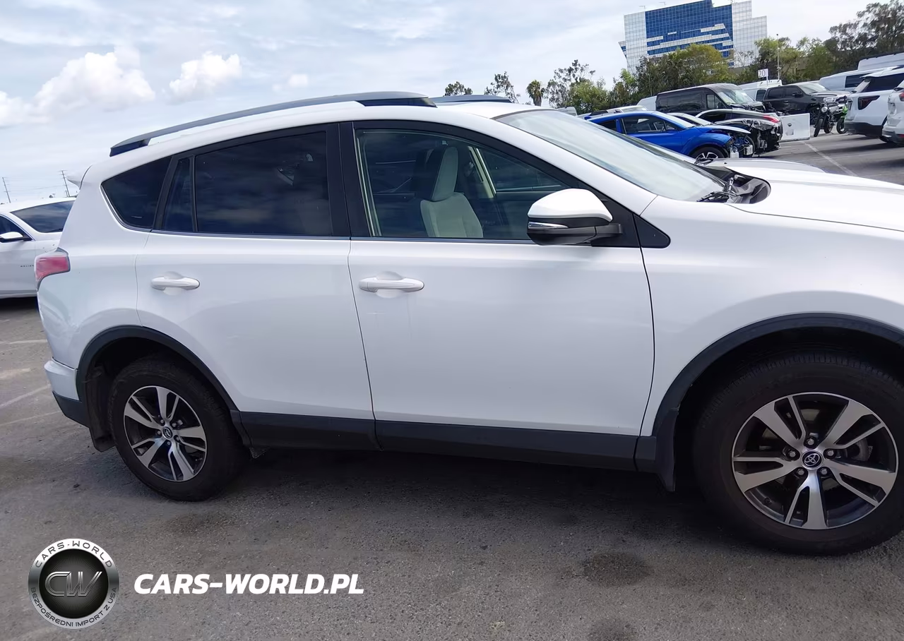 2017 Toyota Rav4 Xle VIN:JTMWFREV4HJ707917 - 13
