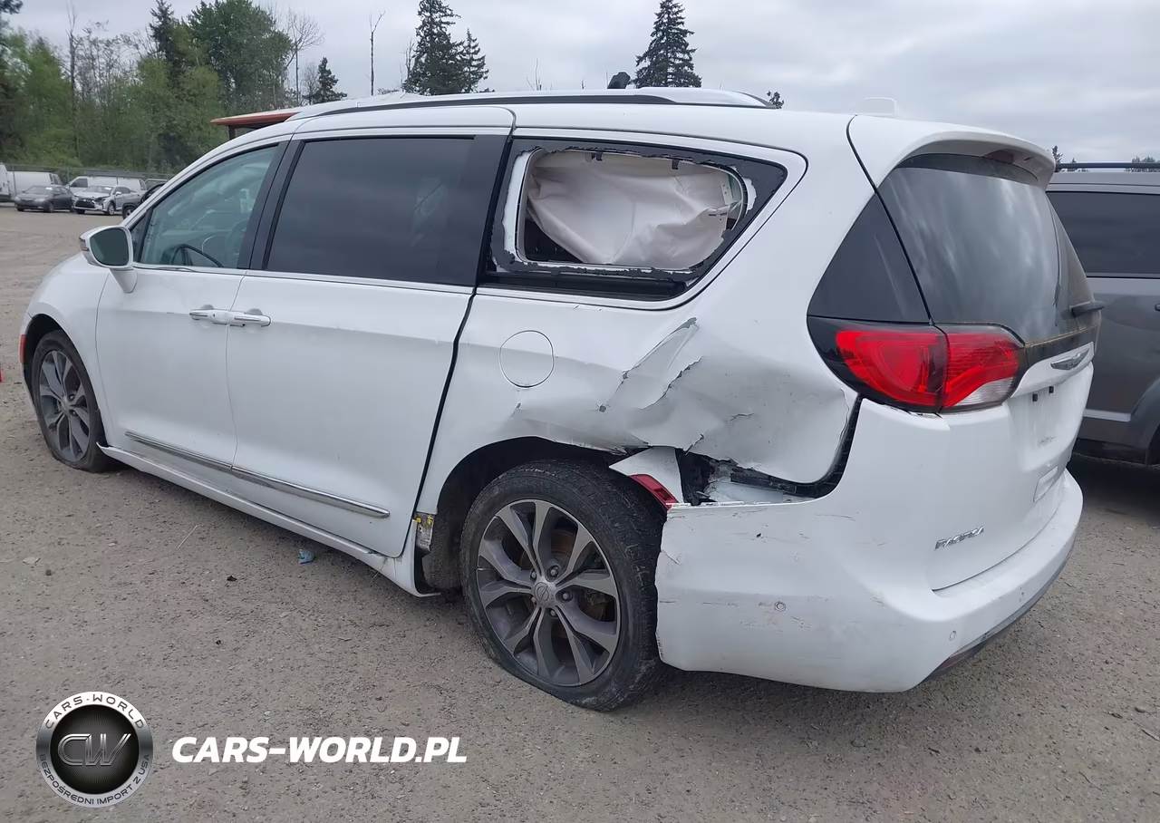 2017 Chrysler Pacifica Limited VIN:2C4RC1GGXHR703520 - 3