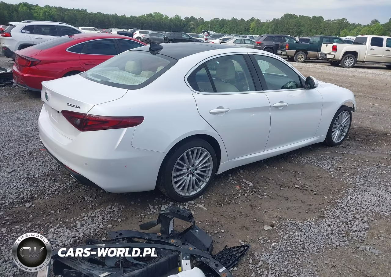 2018 Alfa Romeo Giulia Ti Lusso Awd VIN:ZARFAEEN6J7592558 - 4