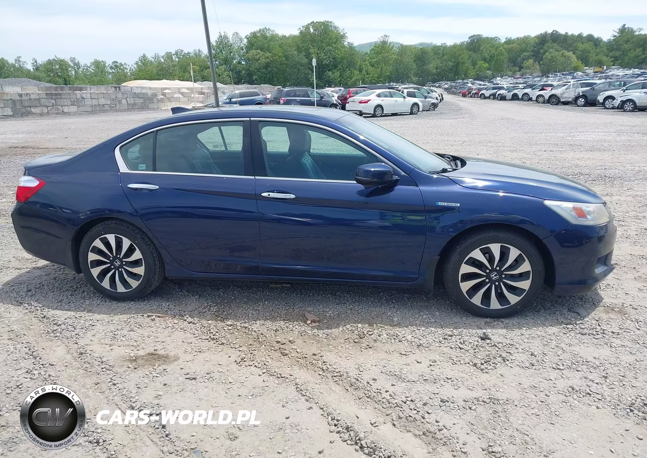 2015 Honda Accord Hybrid Touring VIN:1HGCR6F71FA010194 - 13