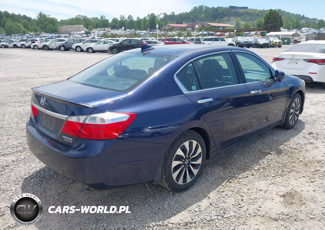 2015 Honda Accord Hybrid Touring VIN:1HGCR6F71FA010194 - 4