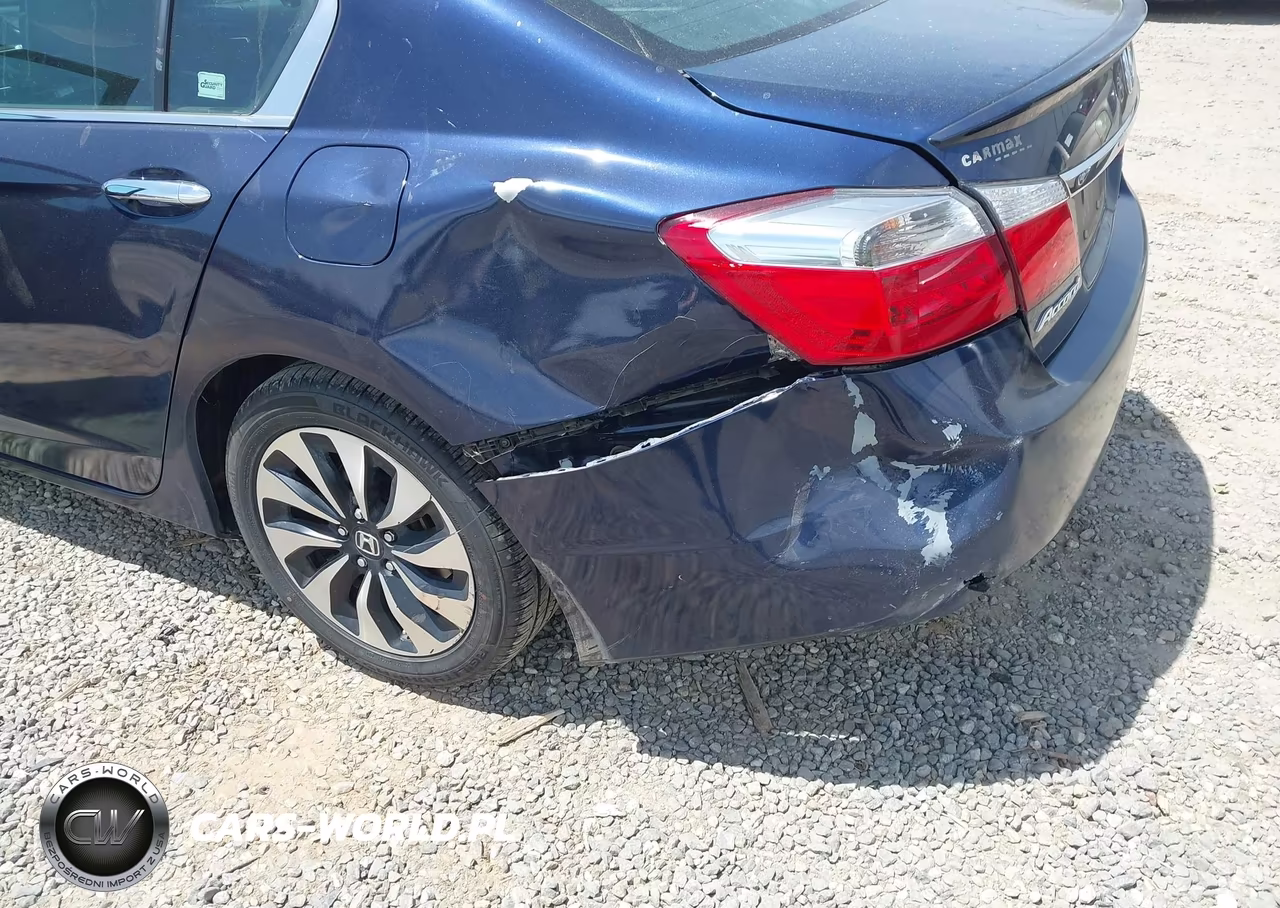 2015 Honda Accord Hybrid Touring VIN:1HGCR6F71FA010194 - 6