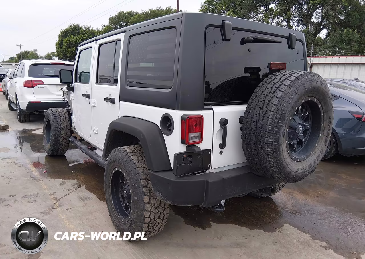 2016 Jeep Wrangler Unlimited Sport VIN:1C4BJWDG2GL203724 - 3