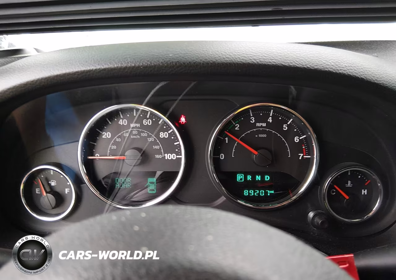 2016 Jeep Wrangler Unlimited Sport VIN:1C4BJWDG2GL203724 - 7