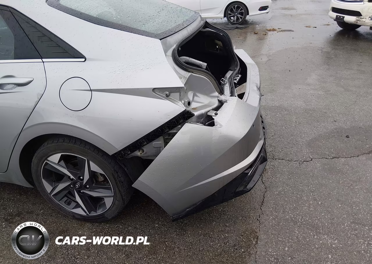 2021 Hyundai Elantra Limited VIN:5NPLP4AGXMH003640 - 18