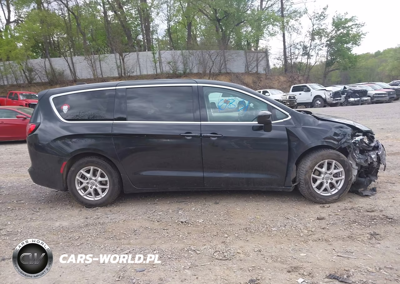 2022 Chrysler Voyager Lx VIN:2C4RC1CG3NR218640 - 13