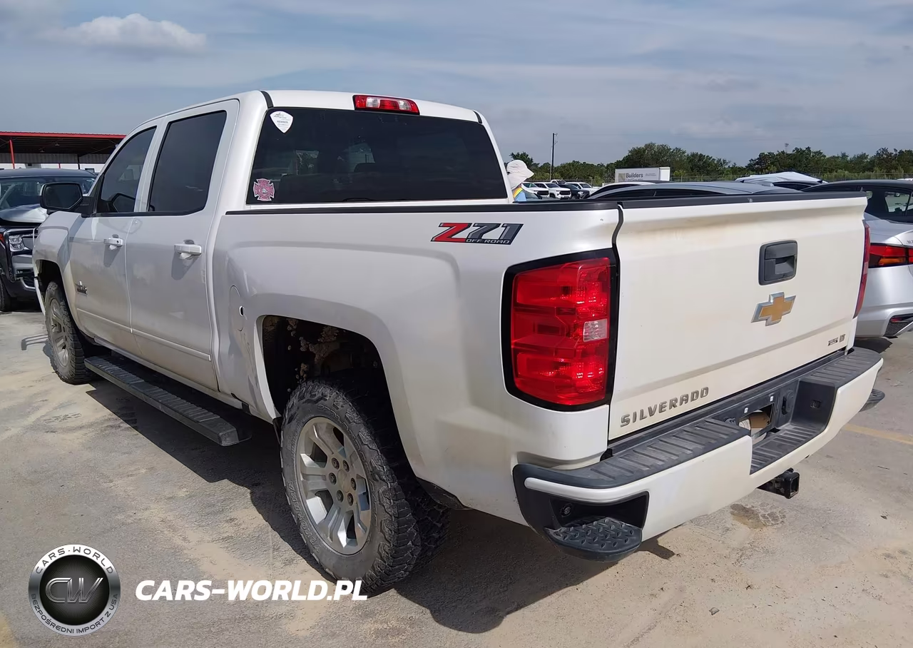 2018 Chevrolet Silverado 1500 2Lt VIN:3GCUKREC4JG281087 - 3