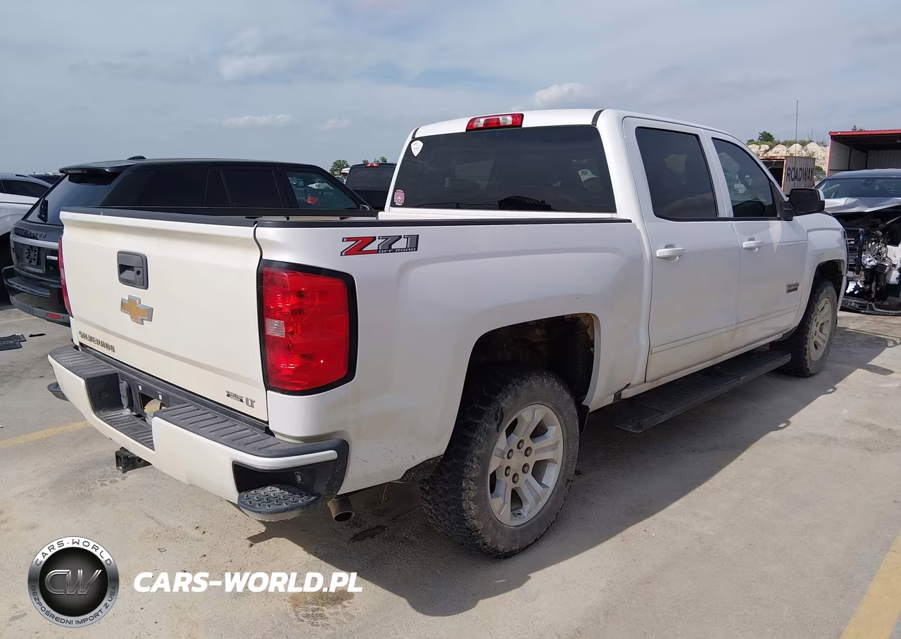 2018 Chevrolet Silverado 1500 2Lt VIN:3GCUKREC4JG281087 - 4