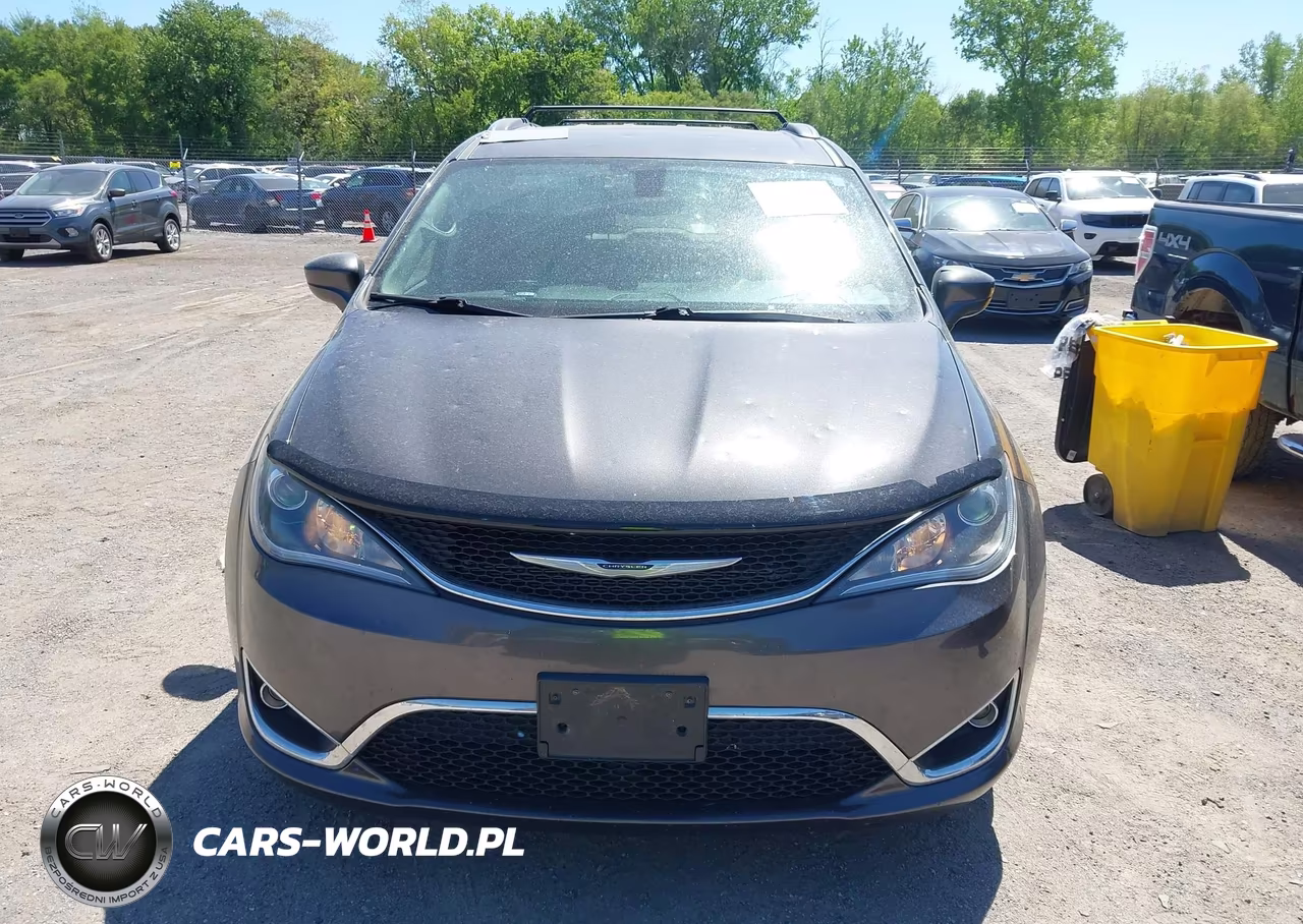 2019 Chrysler Pacifica Touring L VIN:2C4RC1BG8KR583196 - 12