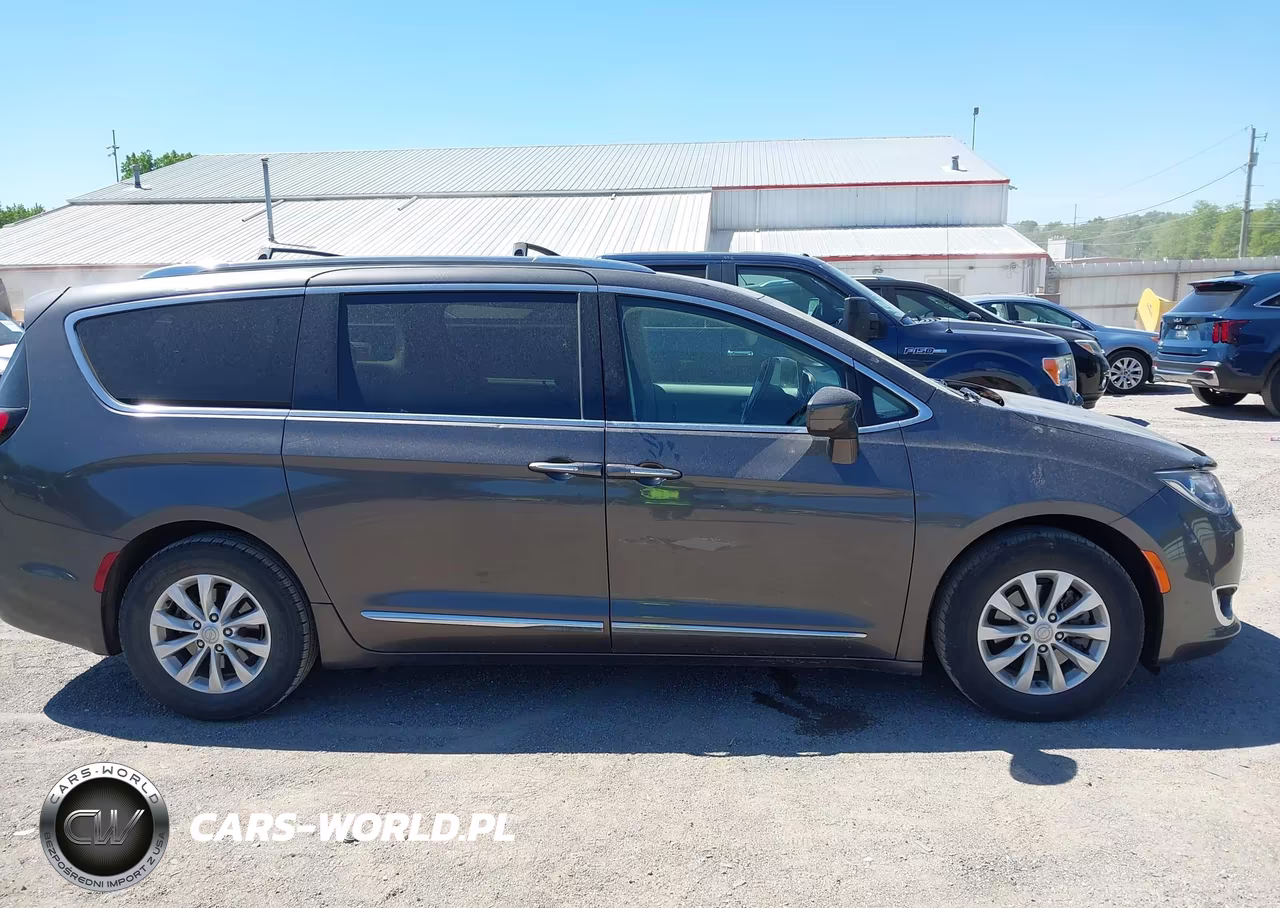 2019 Chrysler Pacifica Touring L VIN:2C4RC1BG8KR583196 - 13