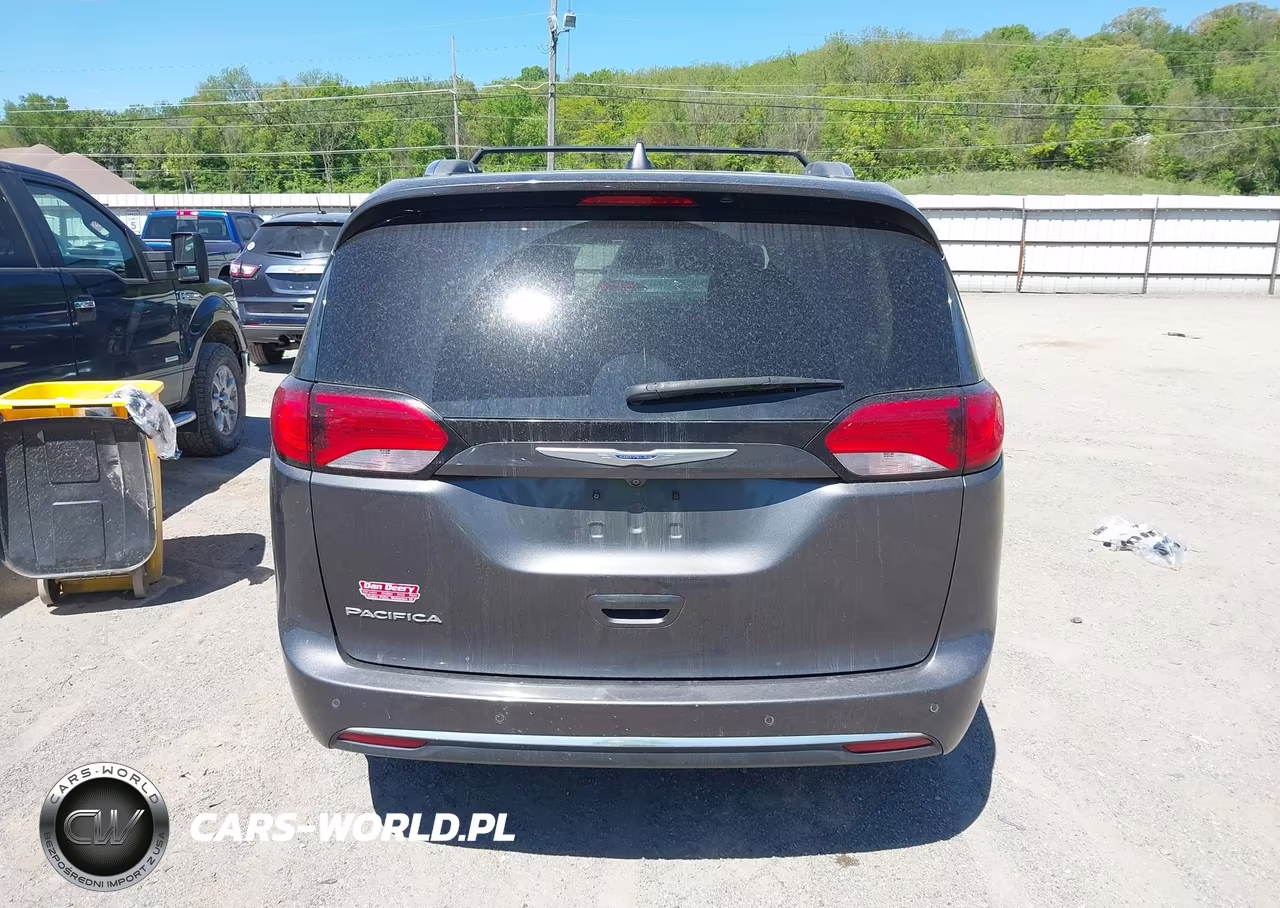 2019 Chrysler Pacifica Touring L VIN:2C4RC1BG8KR583196 - 16