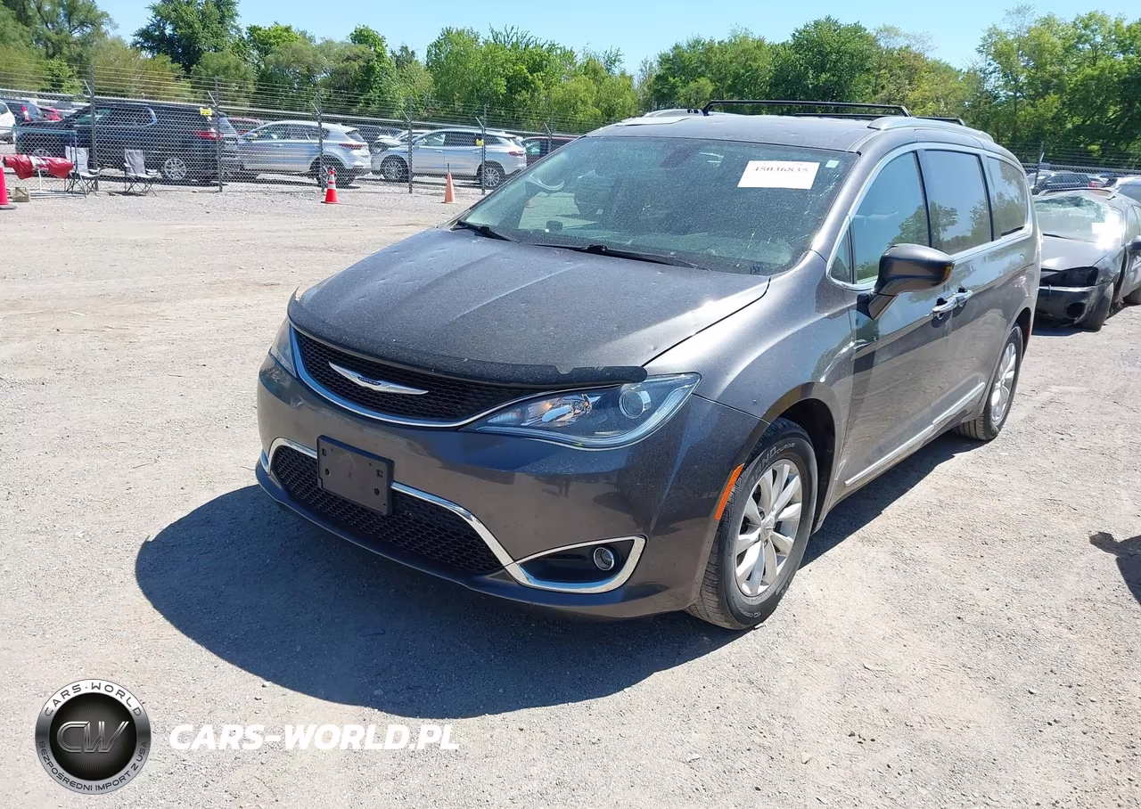 2019 Chrysler Pacifica Touring L VIN:2C4RC1BG8KR583196 - 2