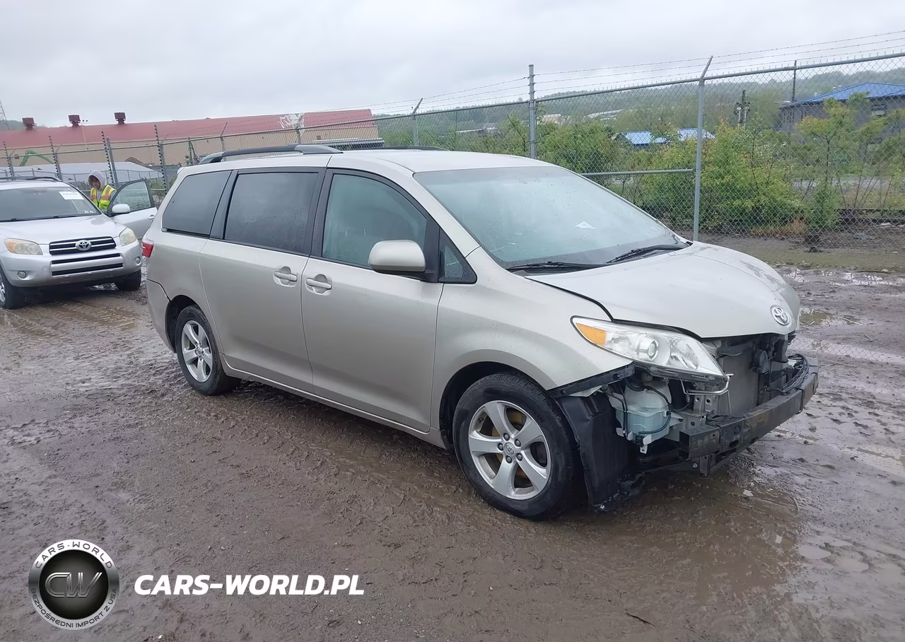 2015 Toyota Sienna Le 8 Passenger