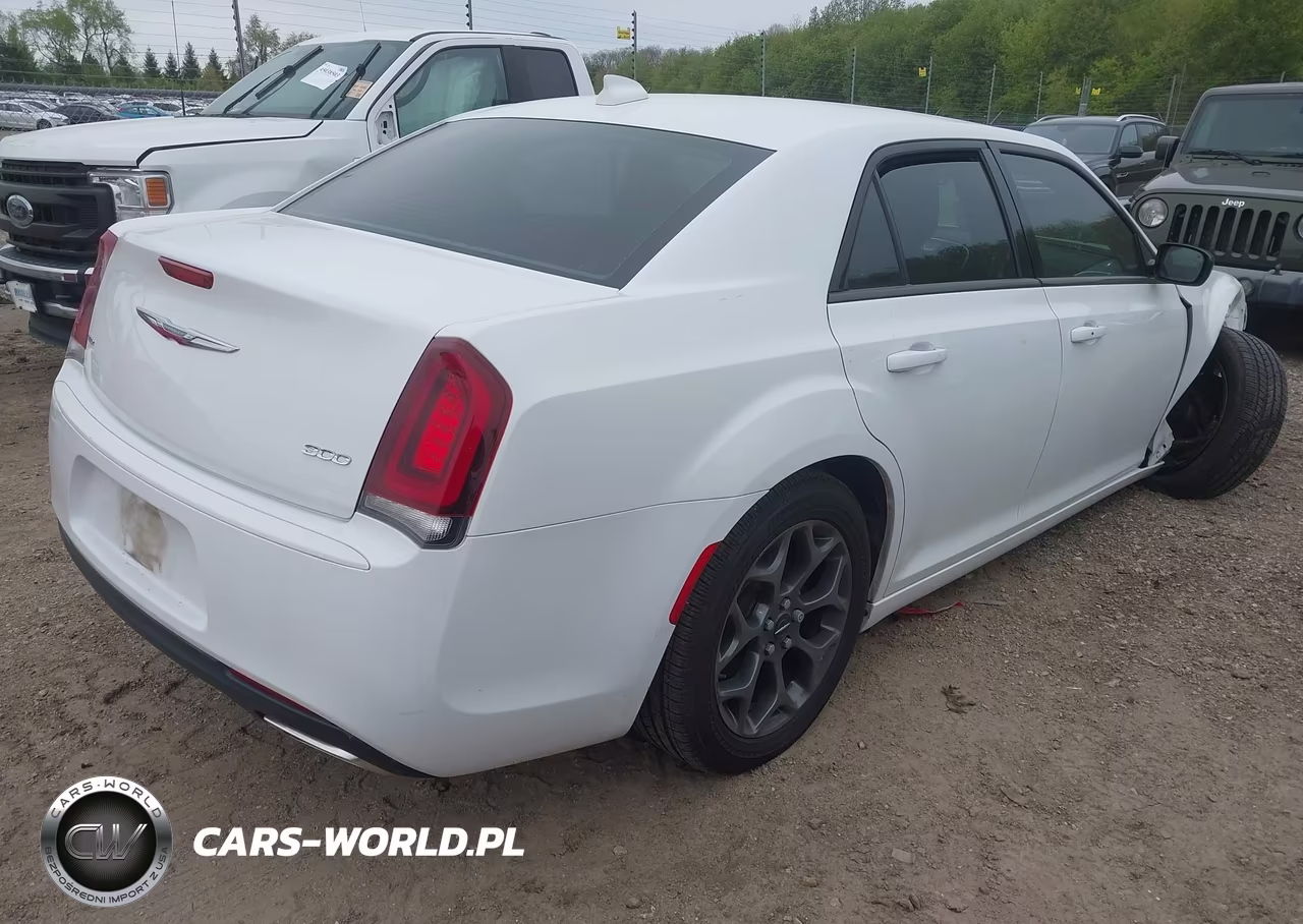 2018 Chrysler 300 Touring Awd VIN:2C3CCARG6JH321276 - 4