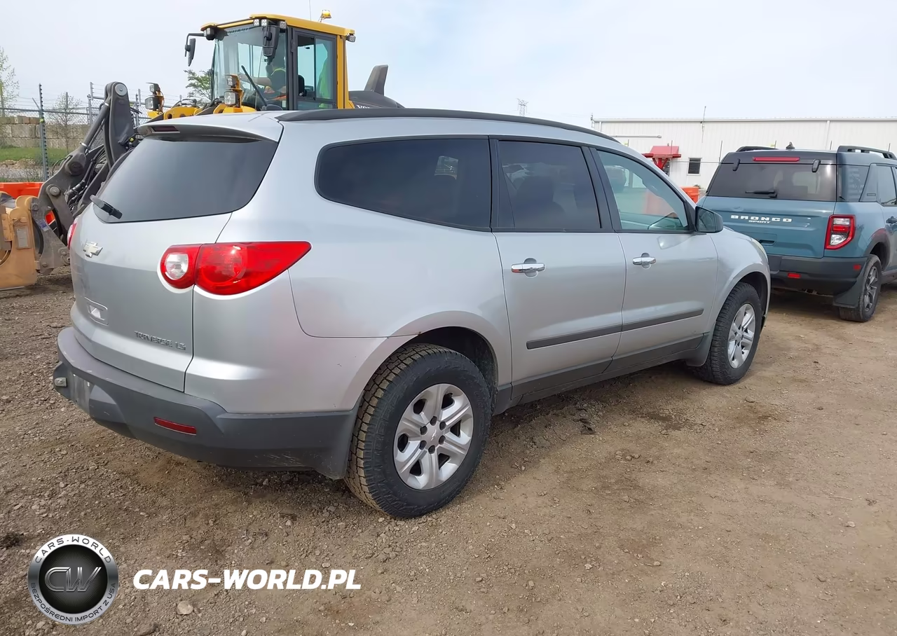 2010 Chevrolet Traverse Ls VIN:1GNLVEED4AJ261108 - 4