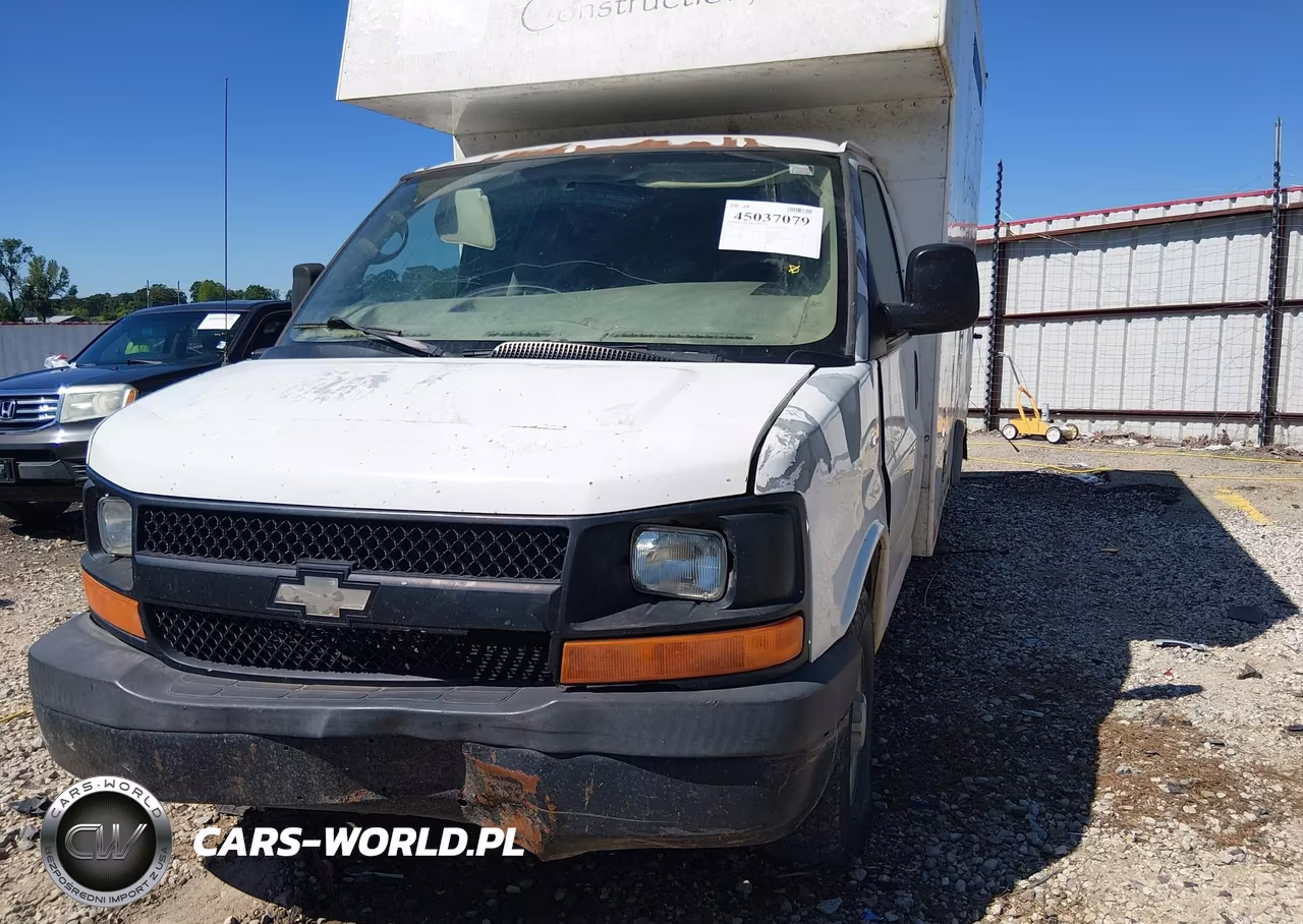 2007 Chevrolet Express Cutaway Work Van VIN:1GBHG31V371214371 - 11