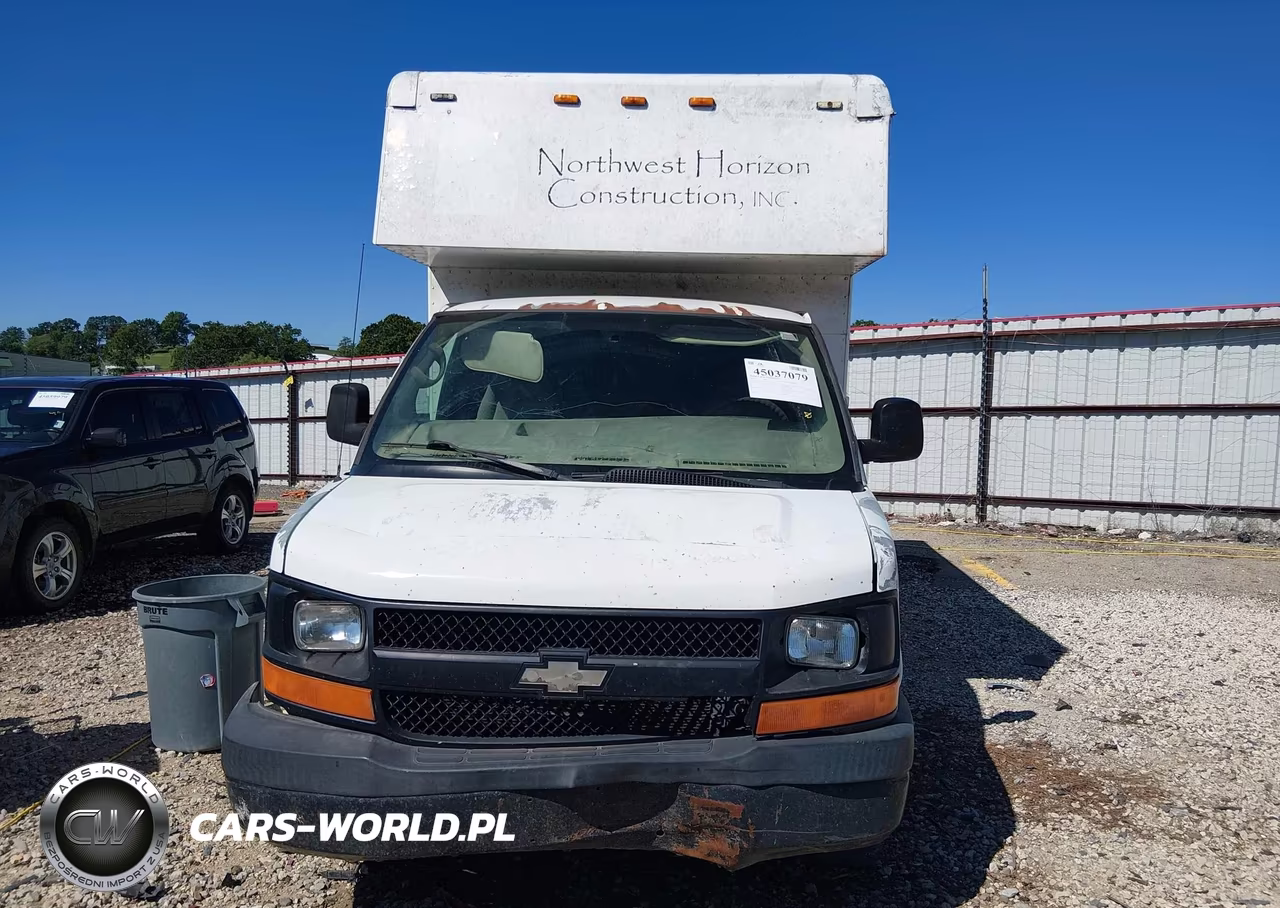 2007 Chevrolet Express Cutaway Work Van VIN:1GBHG31V371214371 - 12