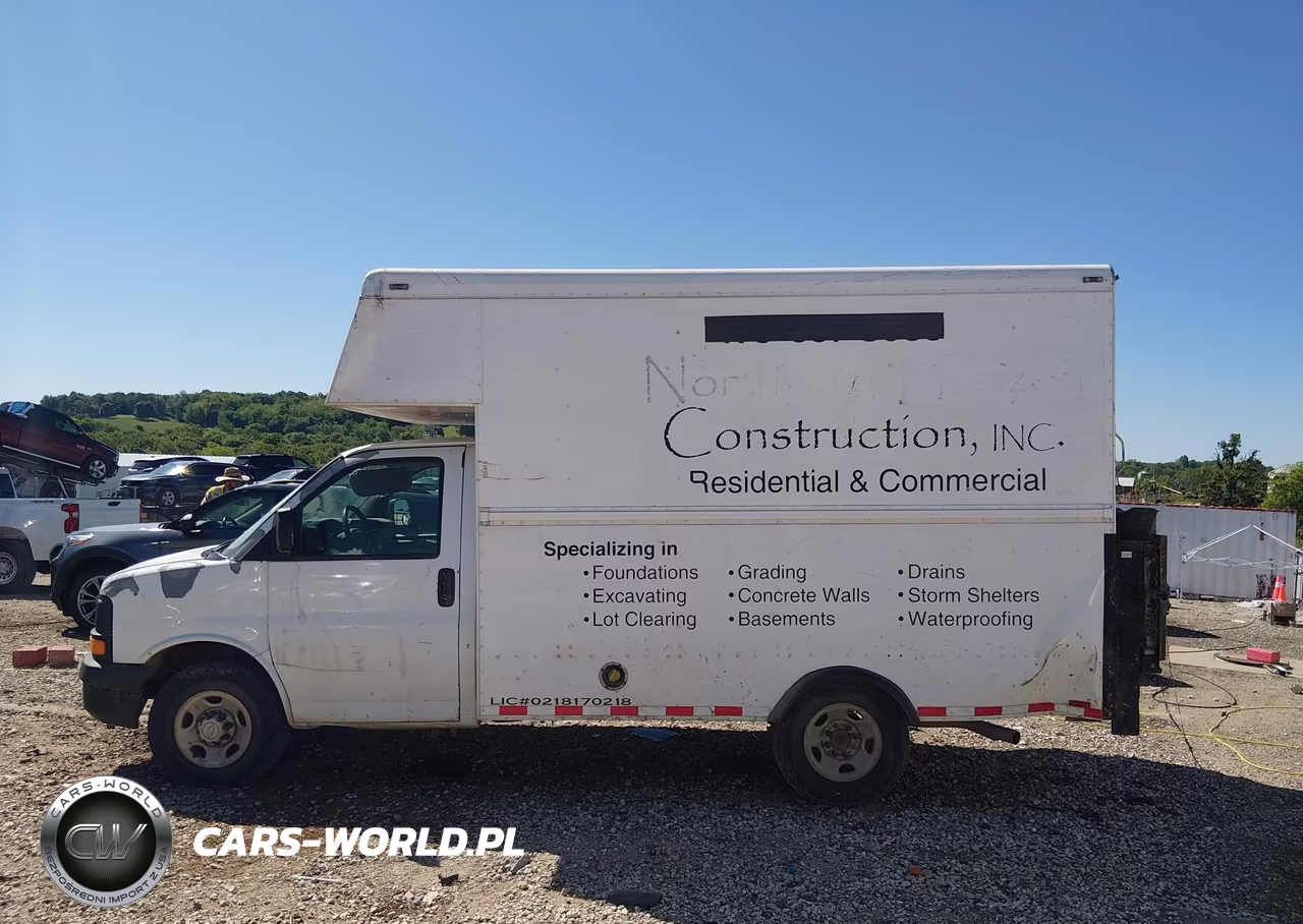 2007 Chevrolet Express Cutaway Work Van VIN:1GBHG31V371214371 - 14