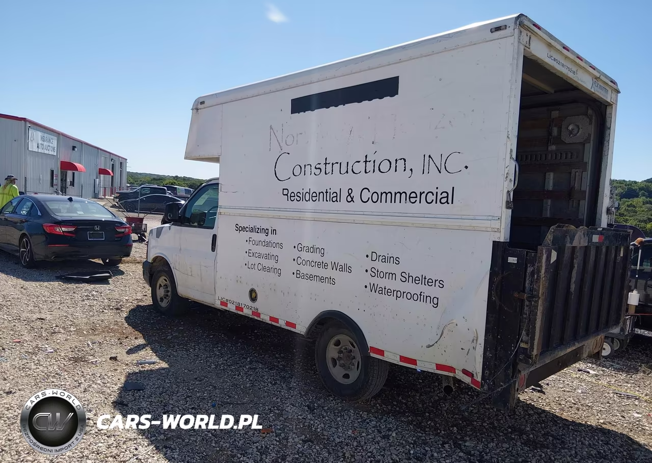 2007 Chevrolet Express Cutaway Work Van VIN:1GBHG31V371214371 - 3