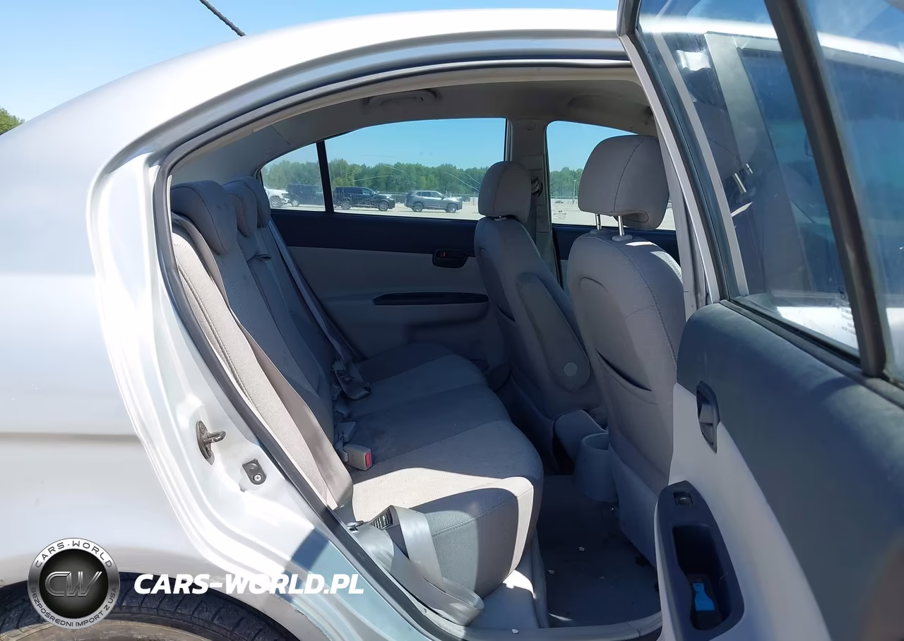 2006 Hyundai Accent Gls VIN:KMHCN46C46U057807 - 8