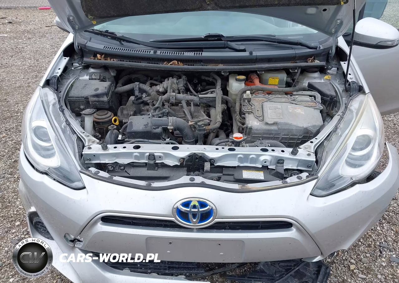 2015 Toyota Prius C Two VIN:JTDKDTB34F1111188 - 10