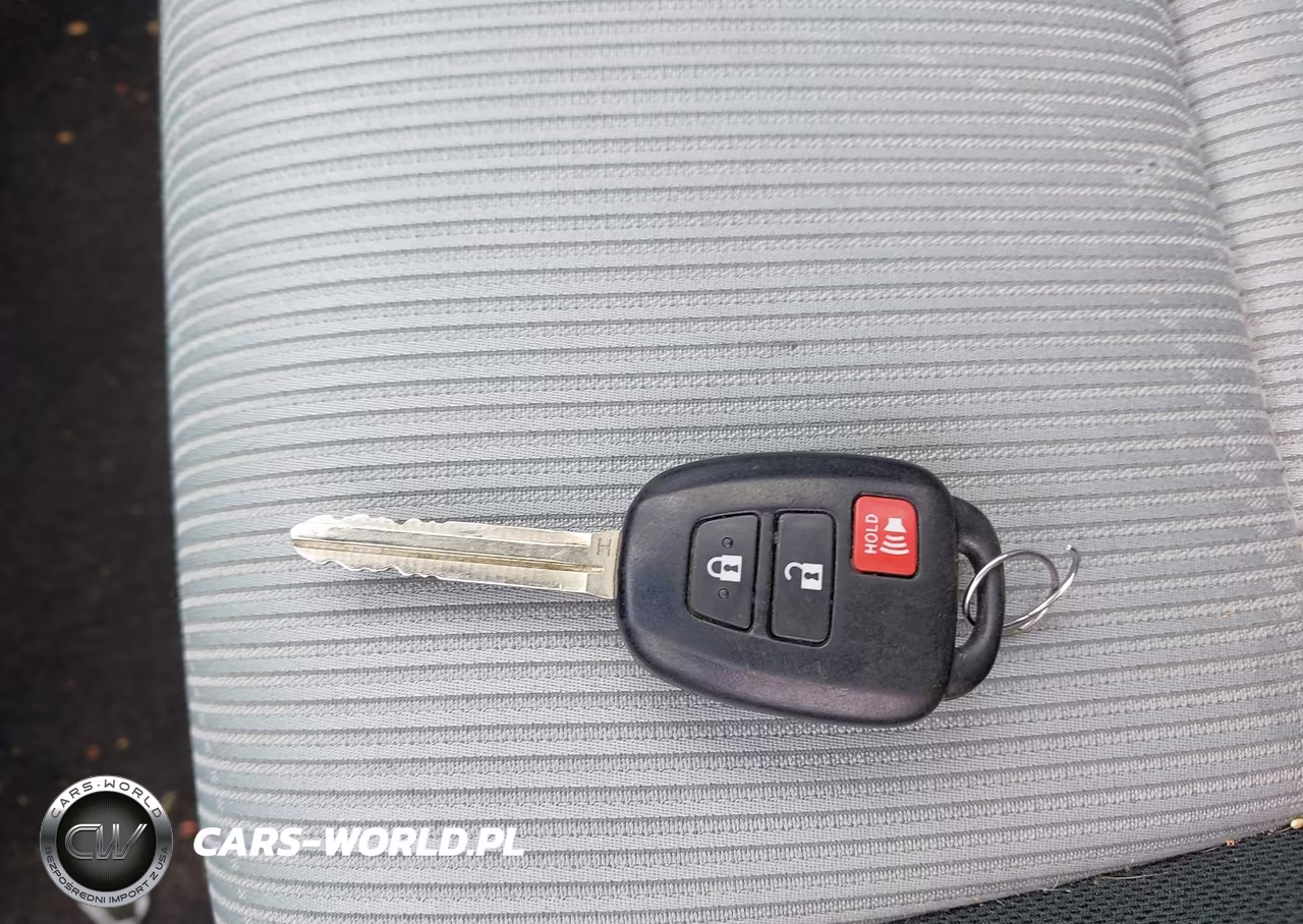 2015 Toyota Prius C Two VIN:JTDKDTB34F1111188 - 11