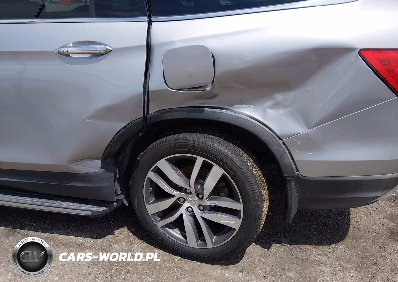 2017 Honda Pilot Elite VIN:5FNYF6H01HB027102 - 6