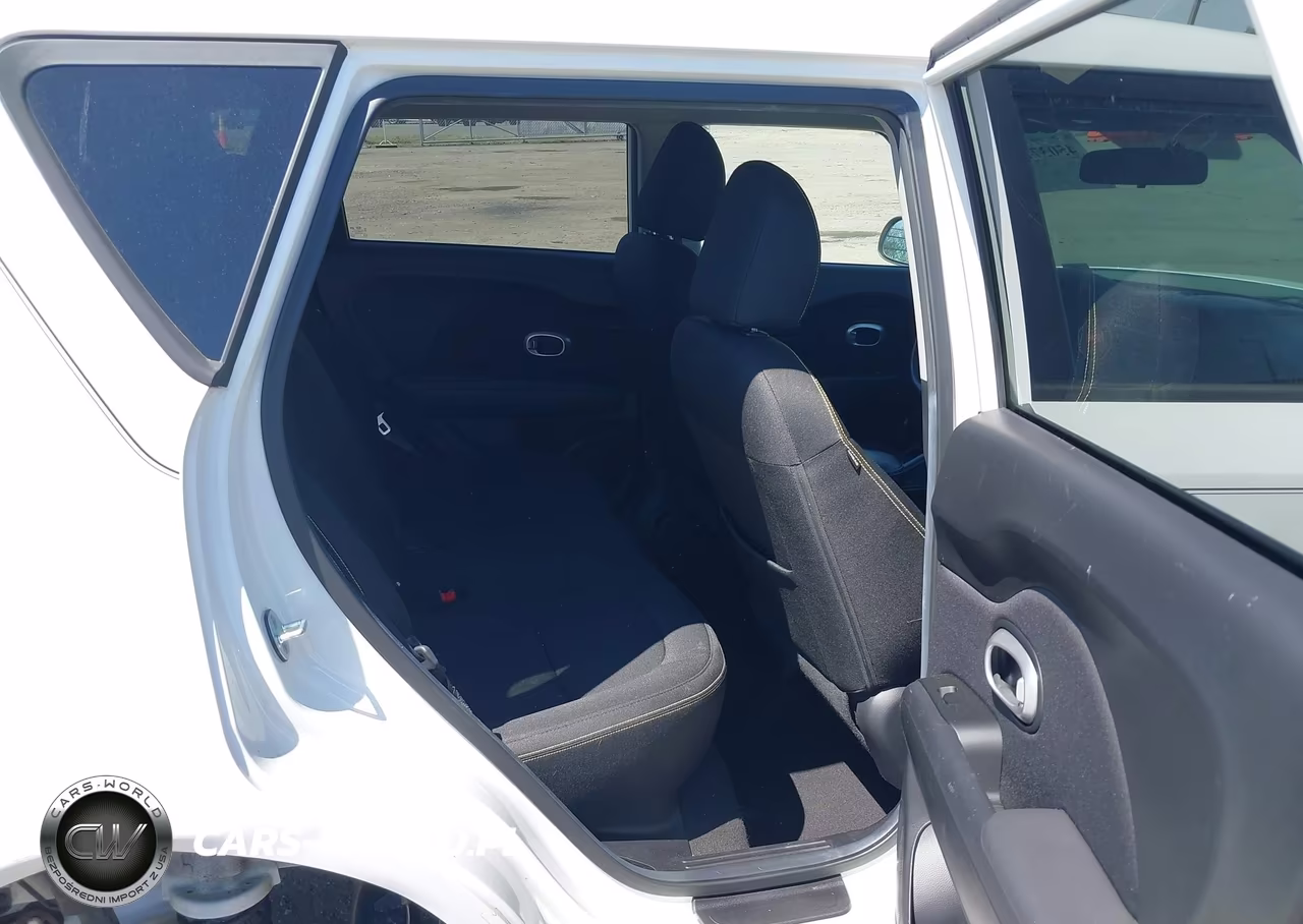 2015 Kia Soul + VIN:KNDJP3A53F7806927 - 8