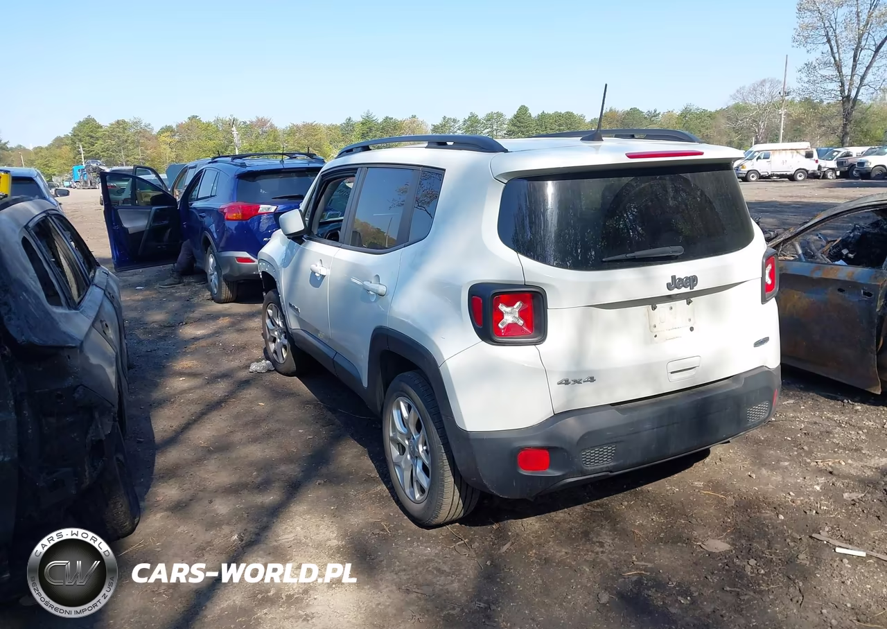 2018 Jeep Renegade Latitude 4X4 VIN:ZACCJBBB2JPJ30021 - 3
