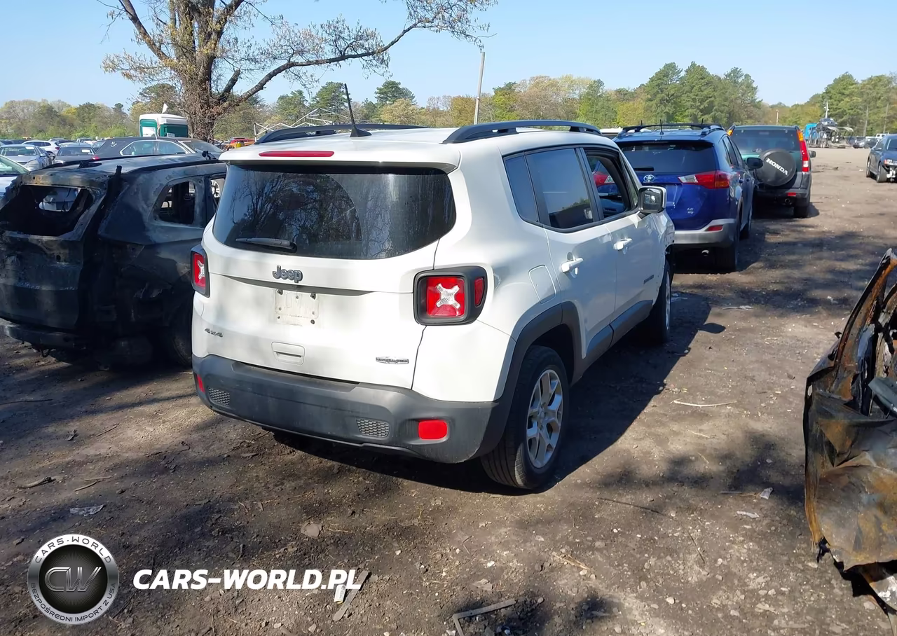 2018 Jeep Renegade Latitude 4X4 VIN:ZACCJBBB2JPJ30021 - 4