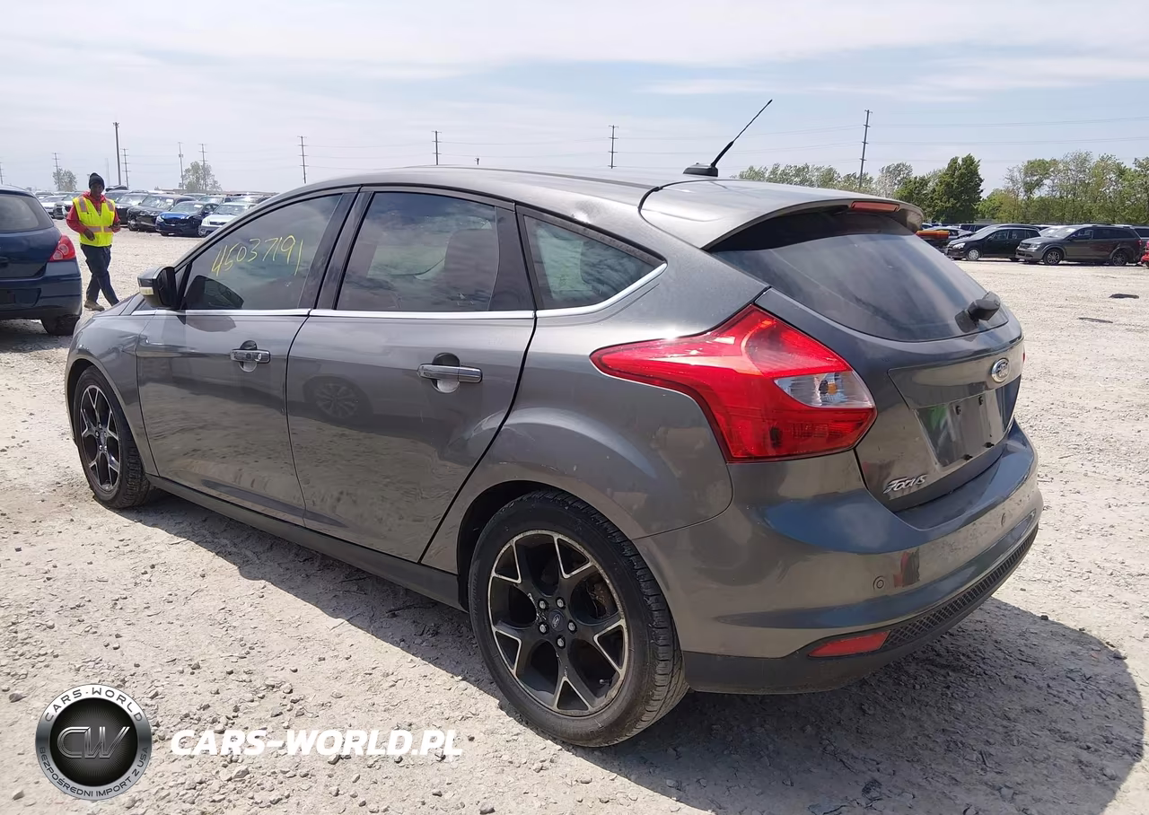 2012 Ford Focus Titanium VIN:1FAHP3N28CL209957 - 3