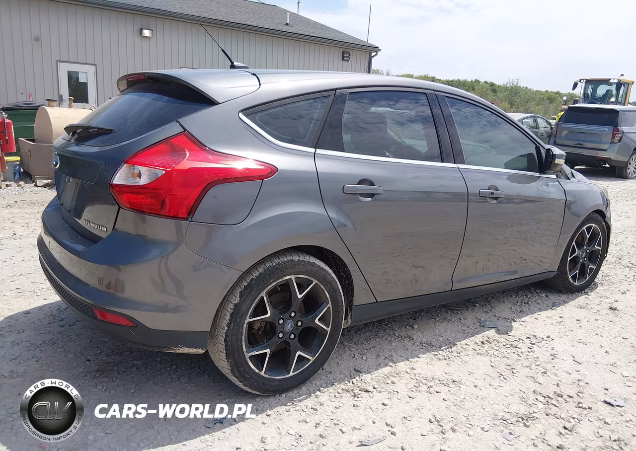 2012 Ford Focus Titanium VIN:1FAHP3N28CL209957 - 4